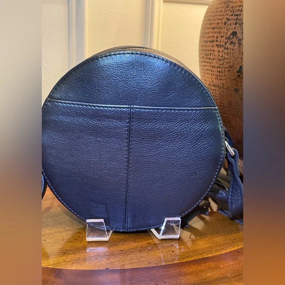 Radley London black circle leather crossbody bag - Picture 4 of 13